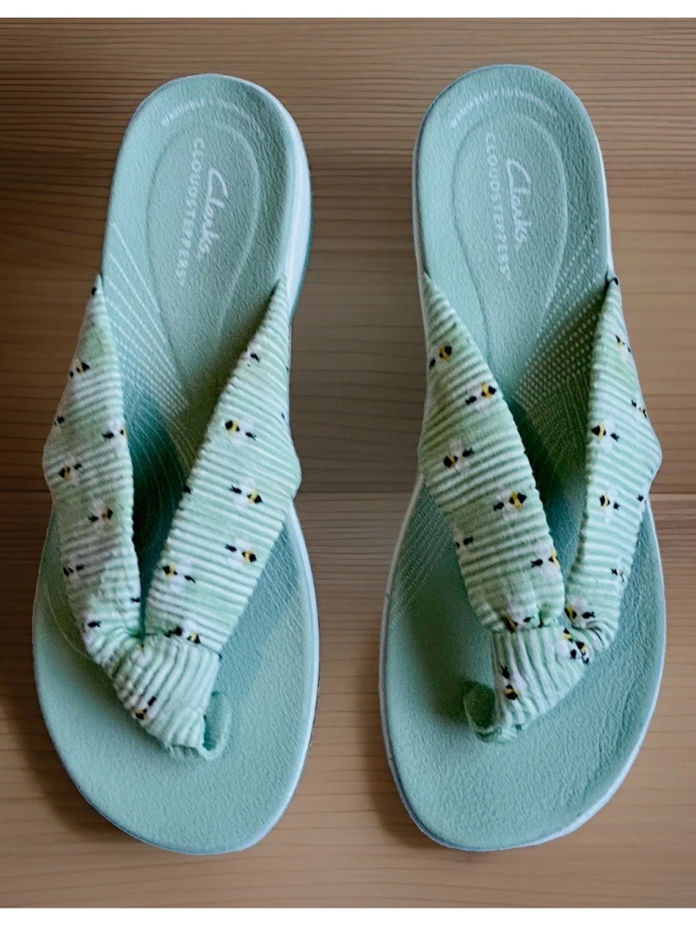 Women’s Clarks Cloudsteppers Sandals/Flip Flops Soft Comfort Green Honeybees 9
